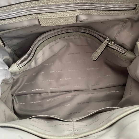 Michael Kors satchel purse in light gray with removable shoulder strap - Picture 5 of 6